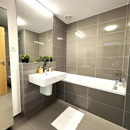 New In Old Town Danube View Appartement