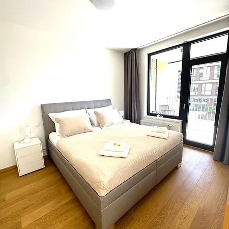 New In Old Town Danube View Appartement