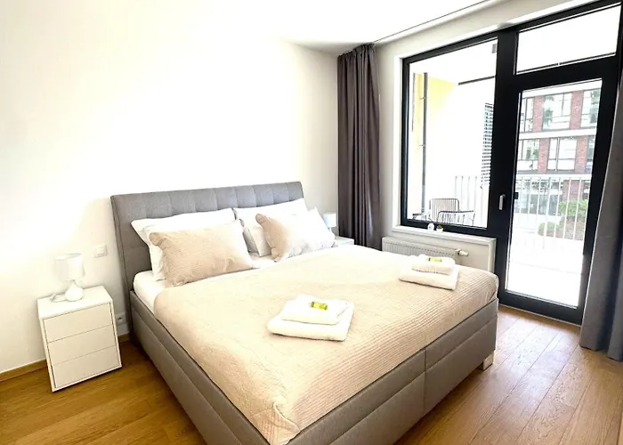 New In Old Town Danube View Apartment